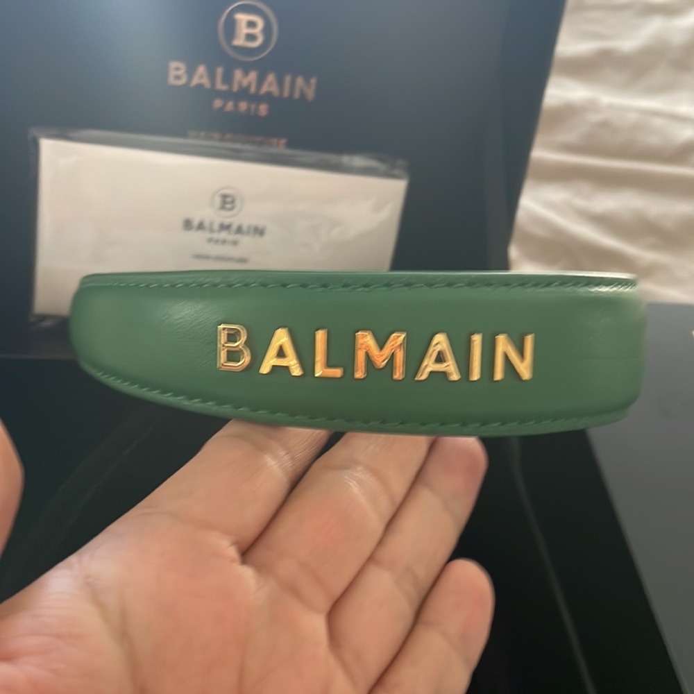 Headband Hair Couture, Genuine Leather w/18 K Gold Plated Logo in box NEW GREEN